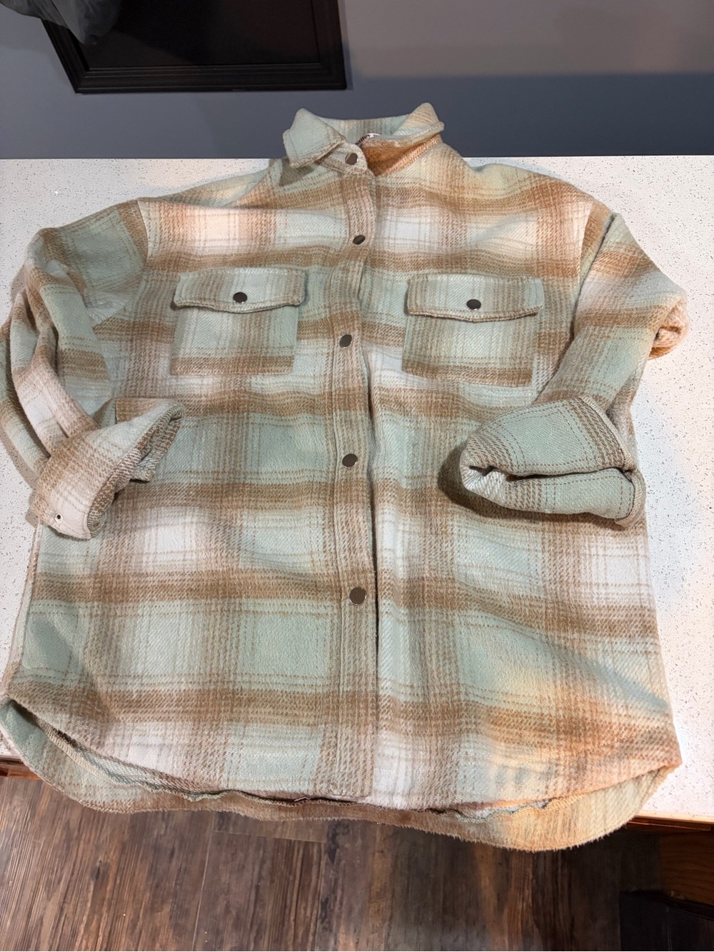 Bailey Rose Women’s plaid shacket is size small